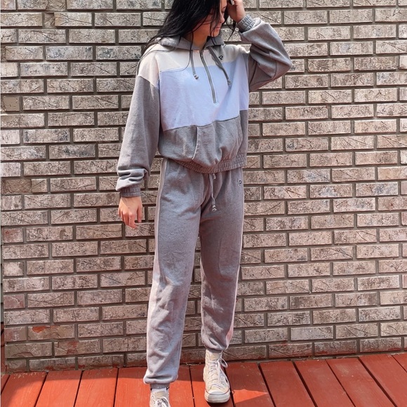 Victoria’s Secret PINK sweatshirt and sweatpants set! - Picture 2 of 3